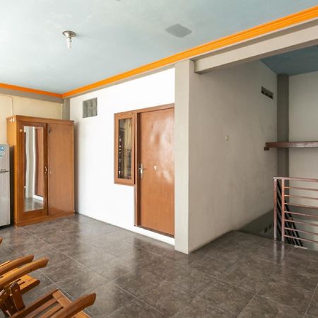 Reddoorz Syariah Near Stadion Manahan Solo 2 Buitenkant foto
