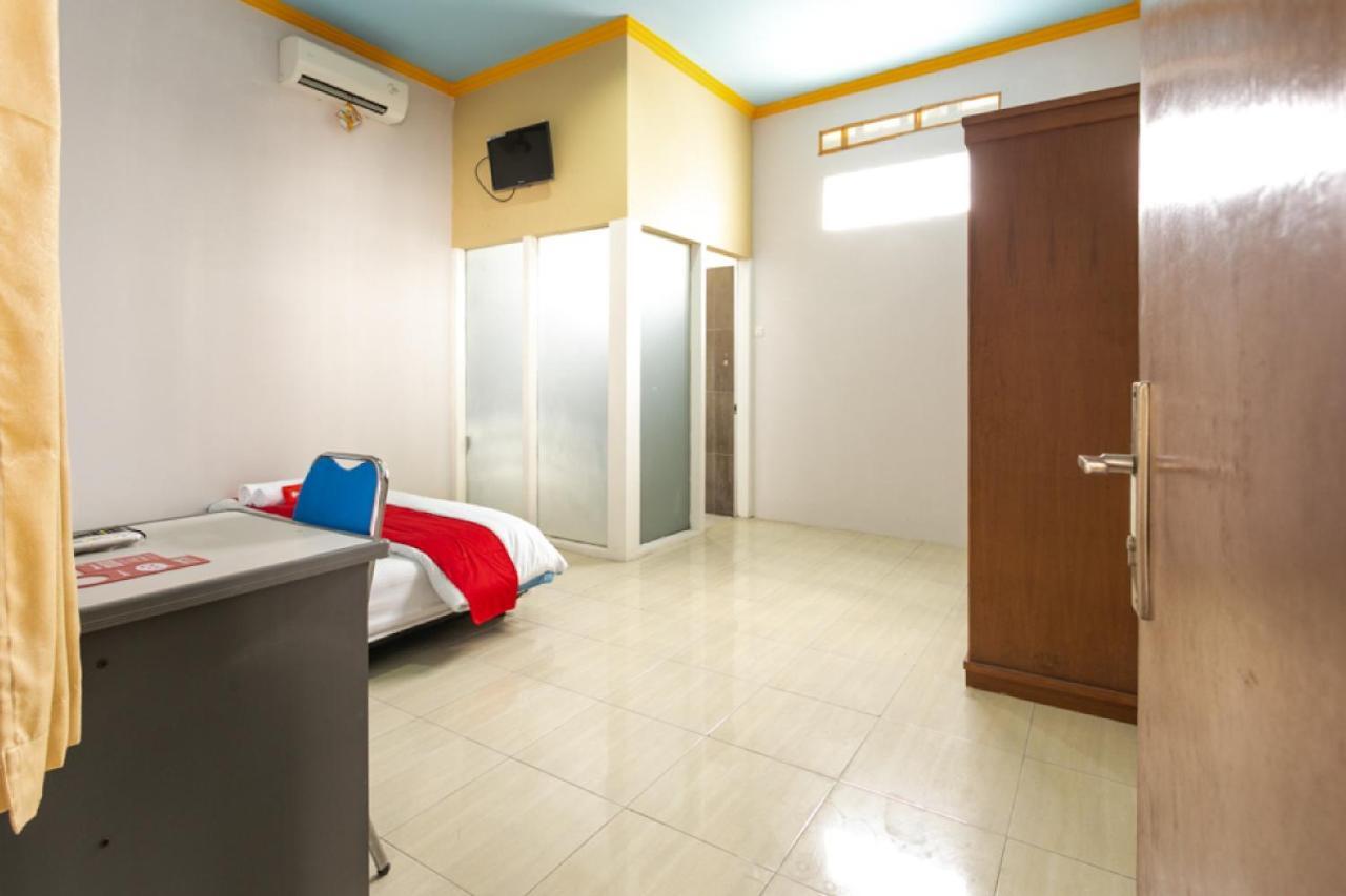 Reddoorz Syariah Near Stadion Manahan Solo 2 Buitenkant foto